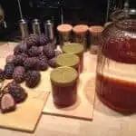 Zirbenzapfen geschnitten