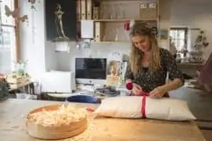 Zirbenkissen in der ZIRBELZAUBER traumwerkstatt