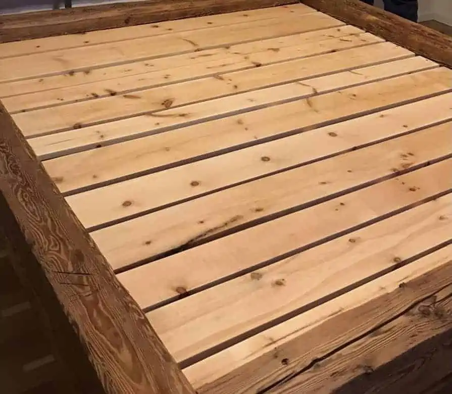 b45ebb87-3118-4545-8971-556dd1db8f47 Zirbenlattenrost