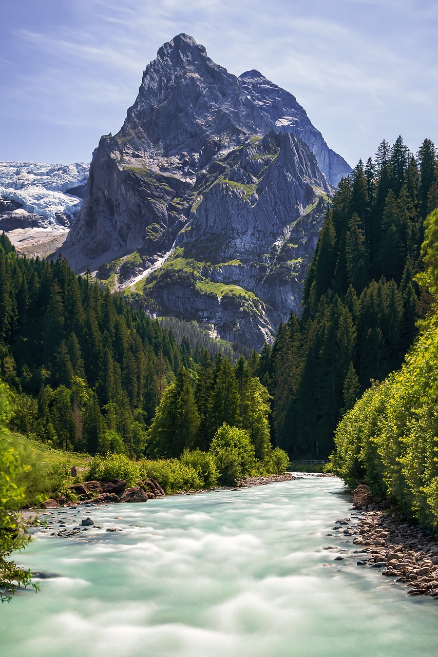 Fluss in den Bergen, Bild von gaborszoke auf Pixabay